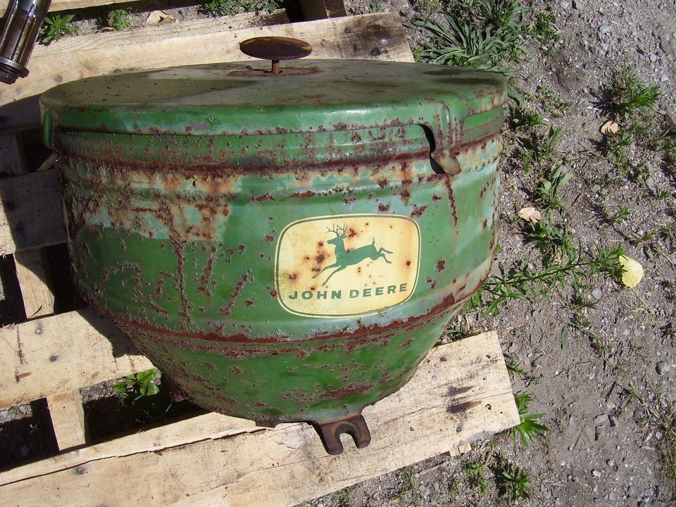 VINTAGE JOHN DEERE CORN PLANTER SEED HOPPER & COVER   494 ?