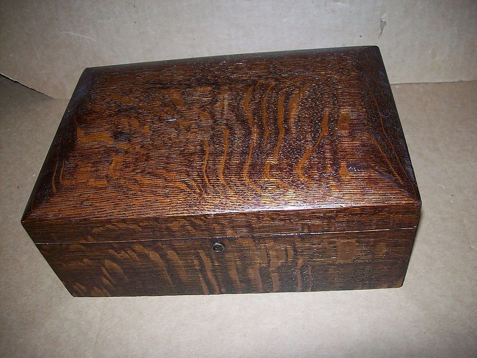 ANTIQUE TIGER OAK ? WOODEN CIGAR HUMIDOR BOX