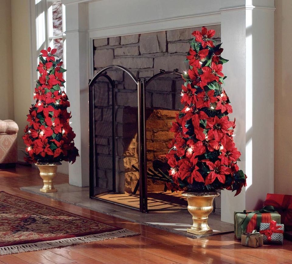 BEAUTIFUL LIGHTED CHRISTMAS POINSETTIA TOPIARY FLORAL DECOR NEW