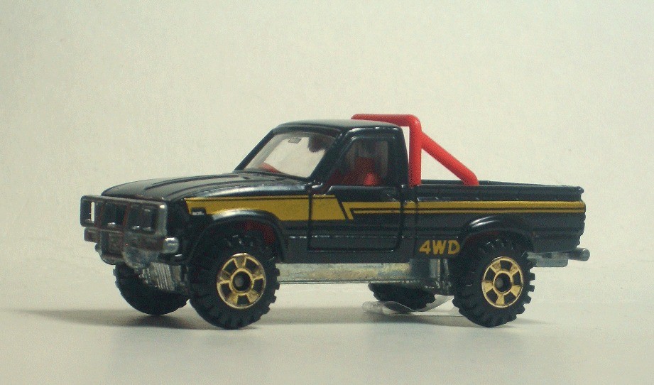 TOMICA TOMY No. 61 TOYOTA HILUX 4WD 162 JAPAN Black RARE W/O BOX