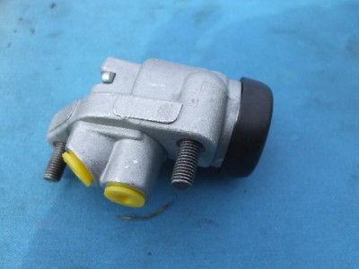 DAIMLER CENTURY D252,DJ254,DJ2​56, FRONT WHEEL BRAKE CYLINDER