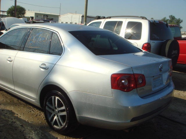 Volkswagen  Jetta 2.5 Sedan 4 Door 2006 VOLKSWAGEN JETTA 