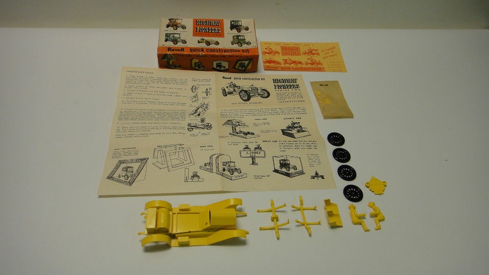 1952 REVELL HIGHWAY PIONEERS 1914 STUTZ BEARCAT MODEL KIT