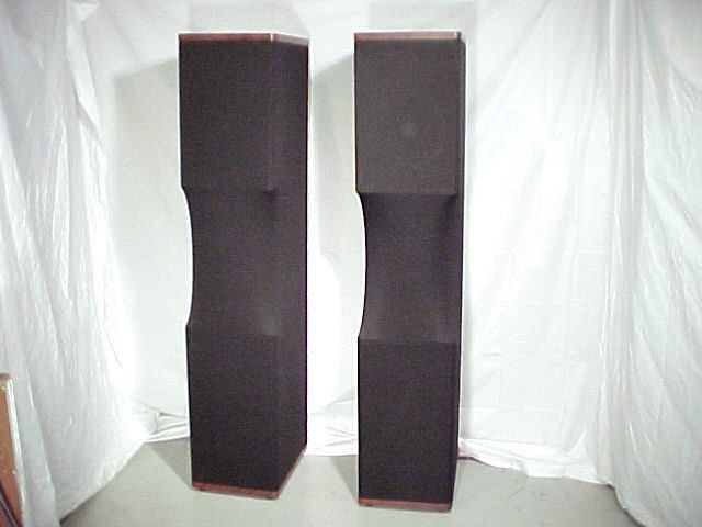 SIGNATURE TECHNOLOGIES HI END FLOOR TOWER SPEAKERS 300 WATT