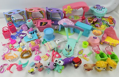 Littlest Pet Shop ACCESSORIES Lot LPS Runway Bed House Magnet Animal 