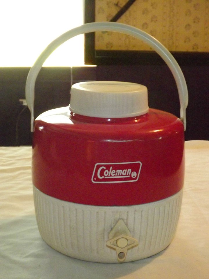 VINTAGE 1977 RED COLEMAN METAL PICNIC COOLER DRINK JUG