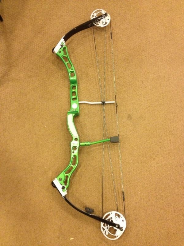 2011 Elite Tour Compound bow slime green finish RH 28 draw 60lb max 