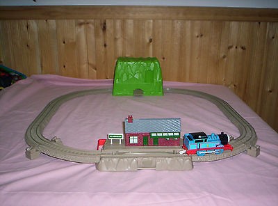   Train Trackmaster Elsbridge Station with Mountain TAKE ALONG CASE