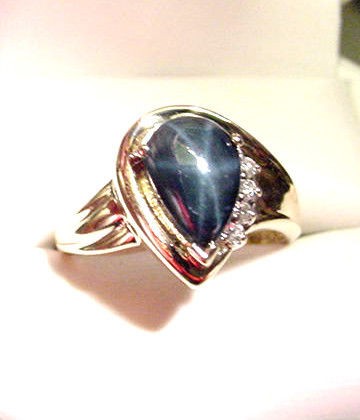   BLUE STAR SAPPHIRE PEAR SHAPE & DIAMONDS VINTAGE 14K GOLD RING