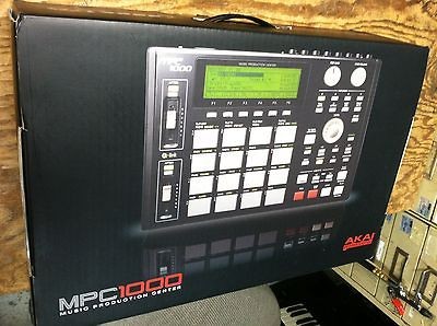 AKAI MPC1000 black 1000/16meg mem/CF card/new pads/MINT in BOX