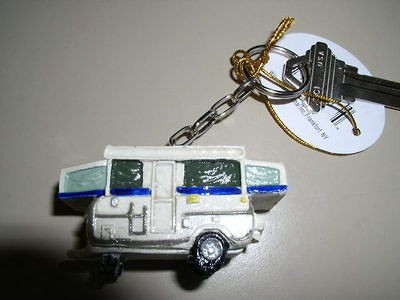 Pop Up camper Key chain   Looks like Jayco , Coleman , Viking 