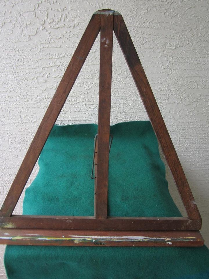 artist easel used in Easels