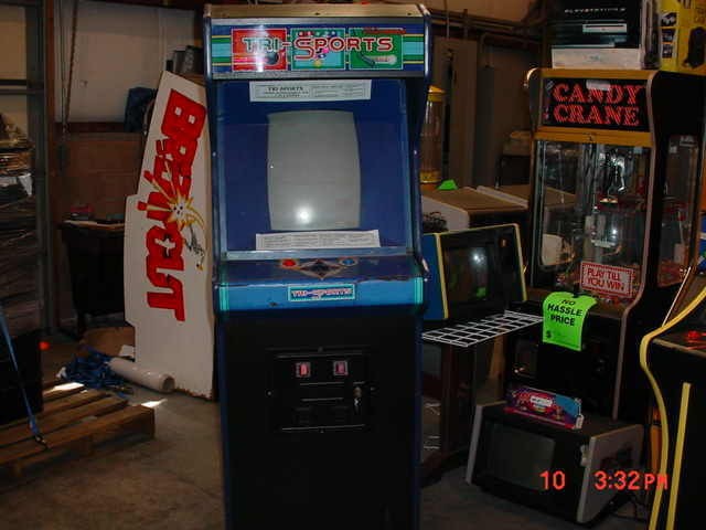 TRI SPORTS ARCADE MACHINE. 3 GAMES IN 1 POOL, BOWLING & MINI GOLF