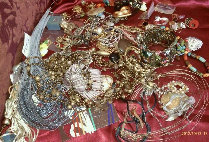 BIG LOT OF JEWELRY vintage/now/mi​xed for repair, beads, crafts 