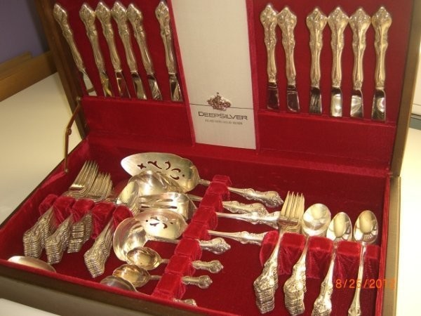 142 pc set INTERNATIONAL ORLEANS DEEPSILVER inlaid flatware + chest