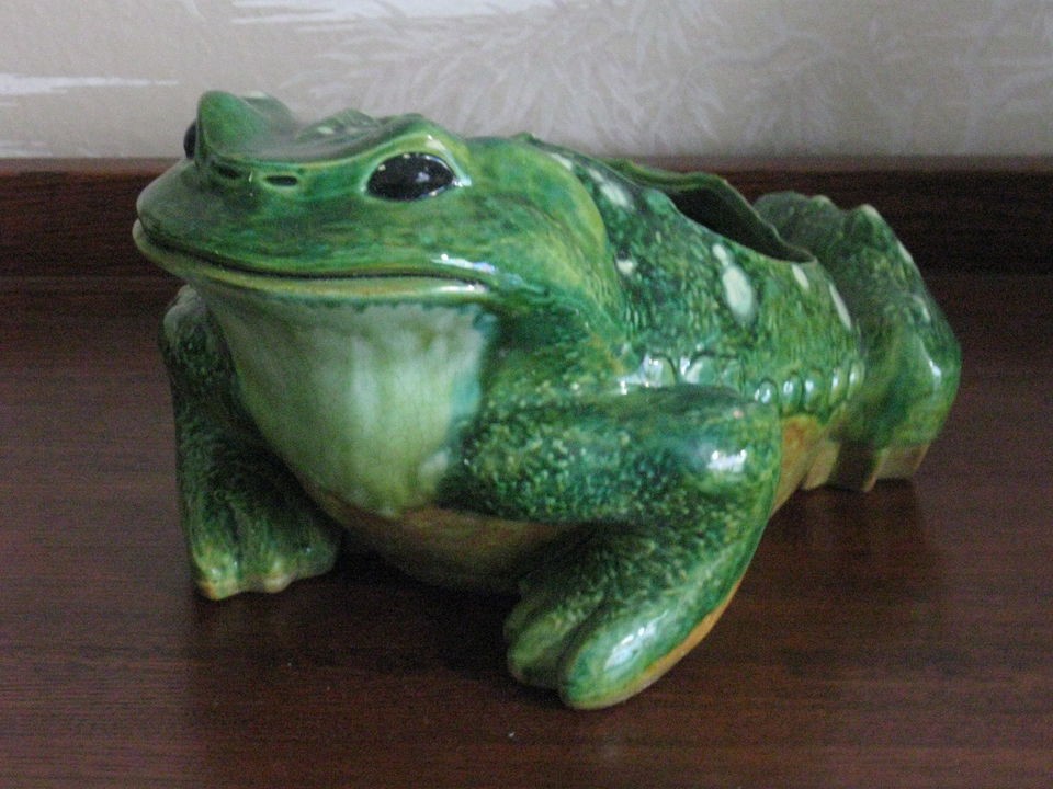 MID CENTURY ARNELS ART POTTERY FROG GARDEN PLANTER MEASURES 12 INCHES