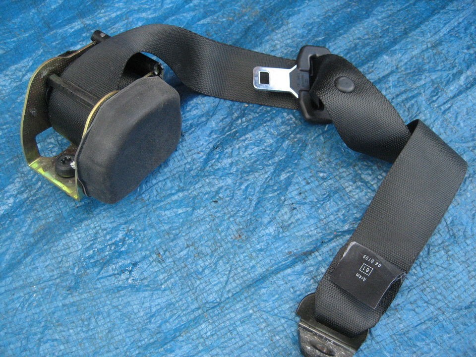 SEAT BELT REAR O/S DRIVERS from FORD FOCUS GHIA 2.0 ZETEC YEAR 2000