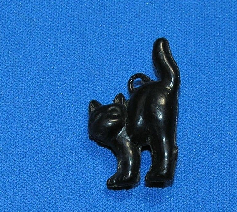 VTG HARD PLASTIC HALLOWEEN SCAREDY CAT CRACKER JACK CANDY CHARM