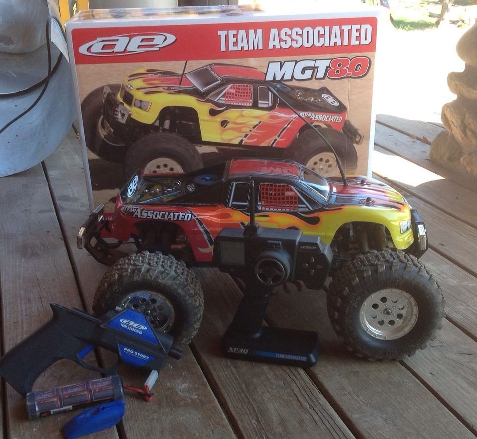 Team Associated MGT 8.0 RTR