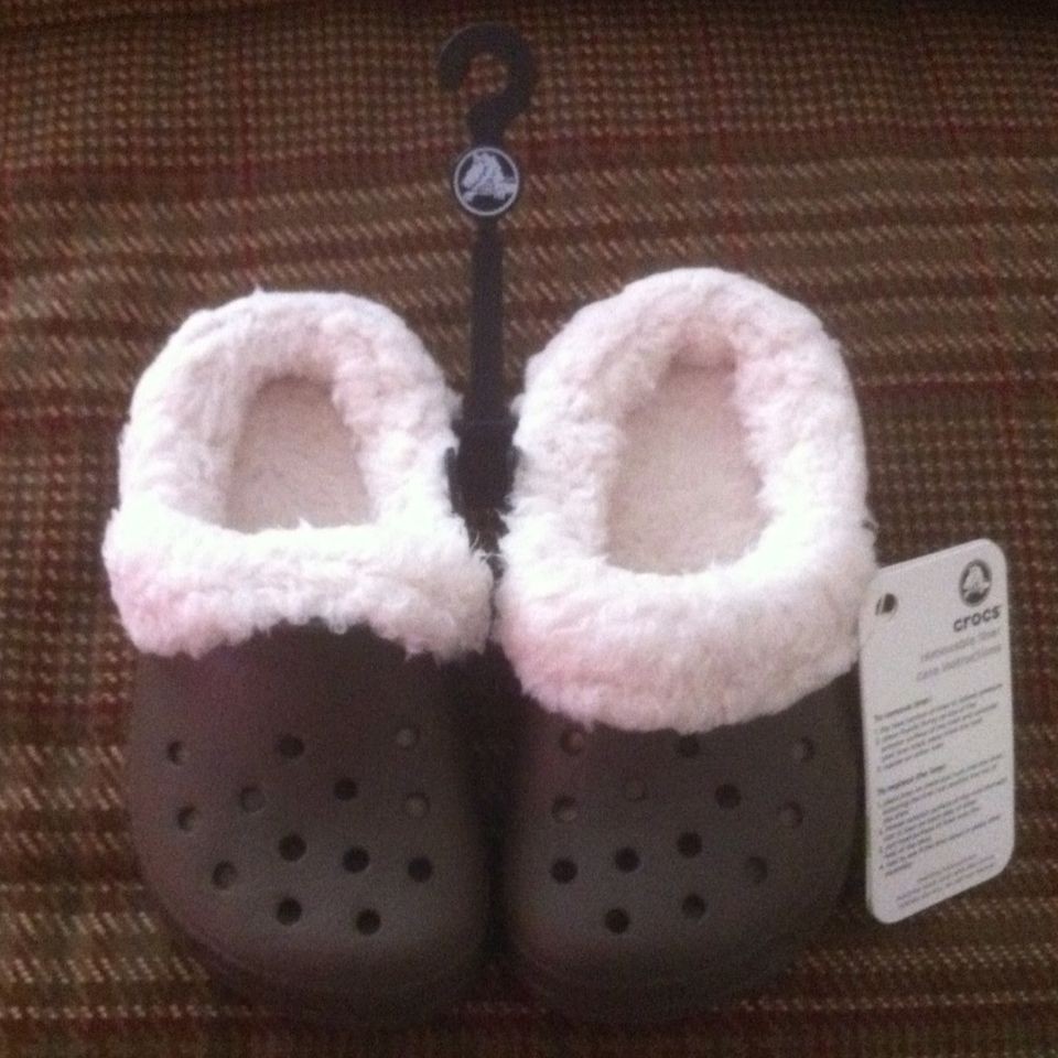 New Mammoth Crocs, Chocolate Brown w/ Oatmeal Lining, Size 6 / 7