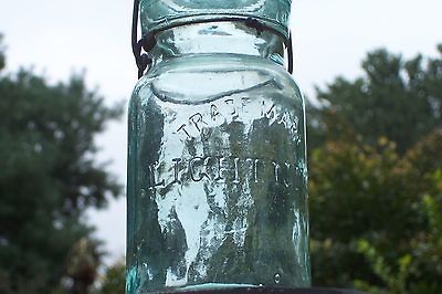 Vintage Trade Mark Pint Lightning Jar Light Green Putnam 319