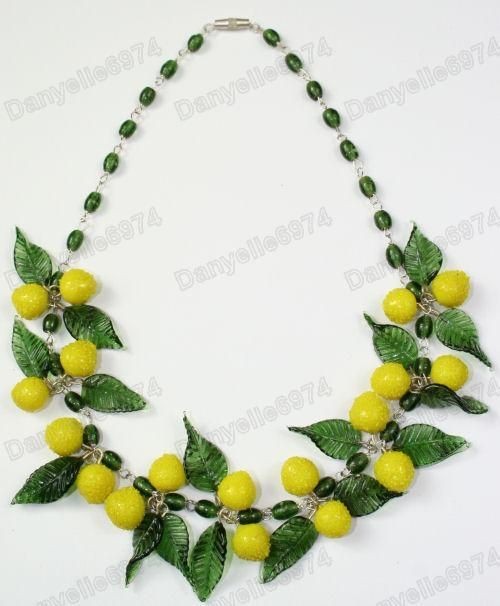   fruit&leaves GREEN murano GLASS BEAD NECKLACE vintage beads LEMON&LEAF