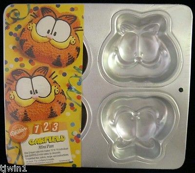 WILTON BRAND NEW GARFIELD MINI CAKE PAN GARFIELD FACE MOLD NEW SEALED 