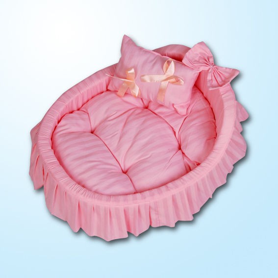 princess dog bed in Beds