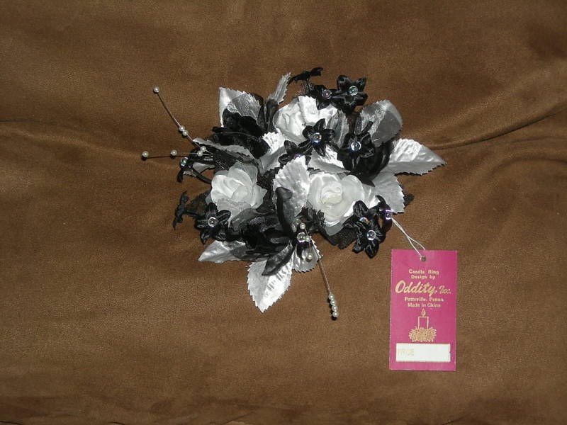 NEW SILK BLACK & WHITE ROSE CASCADE CANDLE RING