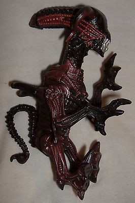 Vintage AVP Alien vs. Predator Bull Alien Action Figure Kenner 1992