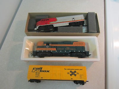 Sale for Parts  GP 35 Power Santa Fe & Dummy Great Northern,Rail Box