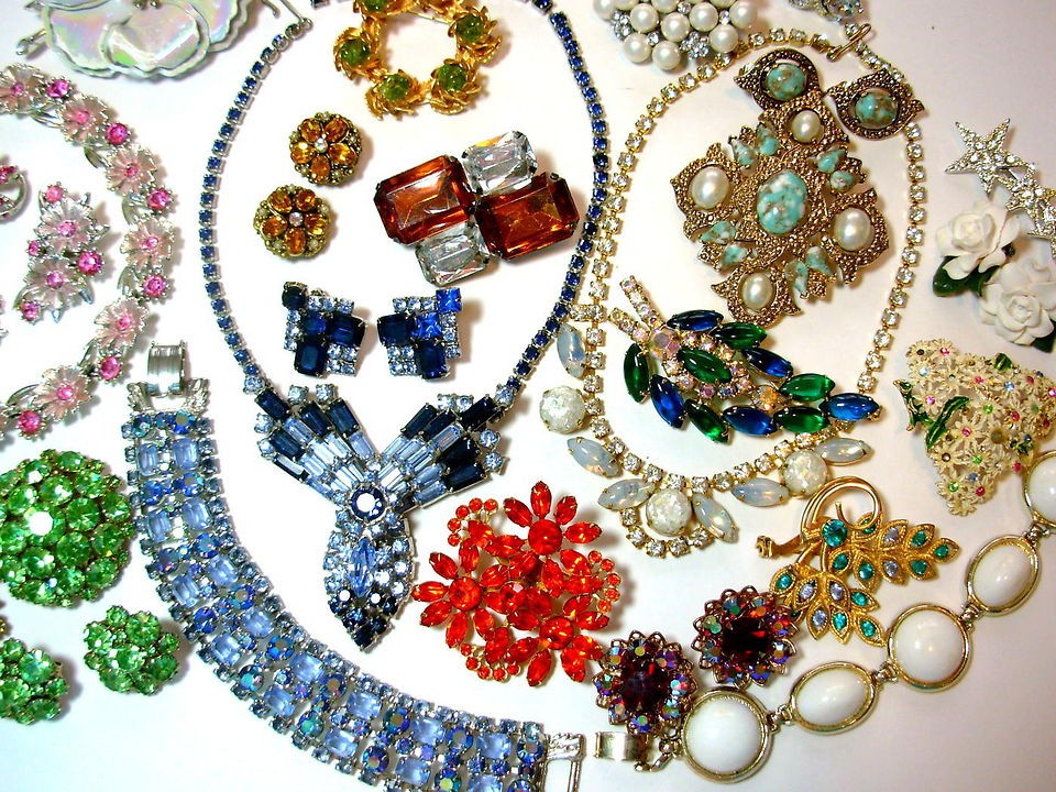 HUGE 50 PIECE HI END RHINESTONE & JEWEL LOT JULIANA JUDY LEE HOBE SETS 