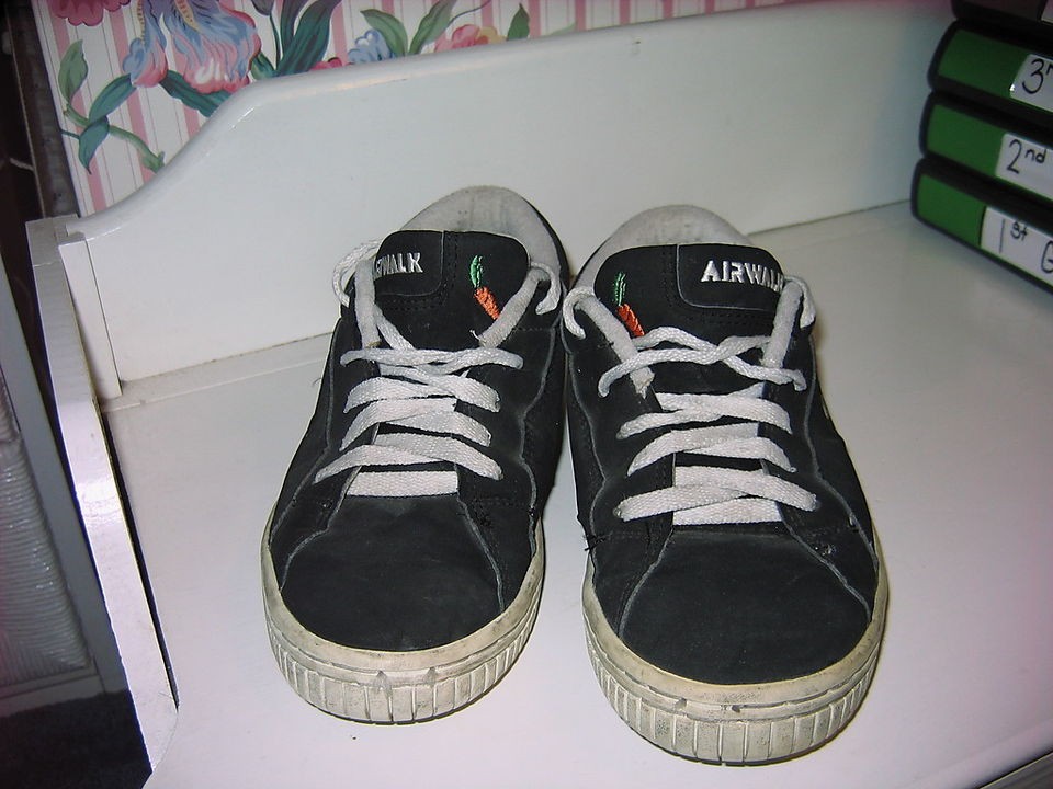 vintage airwalk shoes in Clothing, 