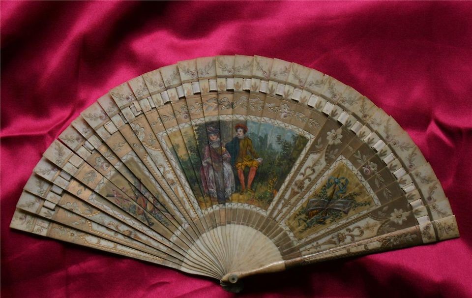 ANTIQUE VERNIS MARTIN HANDPAINTED ON OX BONE FAN ROMANTIC SCENE