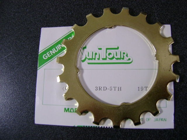 NOS Suntour 19 tooth freewheel gear cog sprocket fits 5,6,& 7 speed 