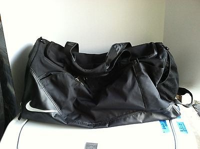 Black Nike Gym Travel Overnight Duffel Shoulder Sports Bag Medium Size 