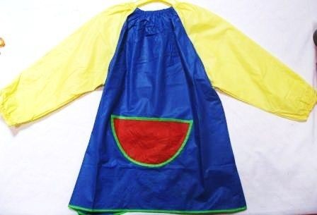 KIDS ART SMOCK APRON   BRAND NEW LONG SLEEVED WATERPROOF 5 to 7 years.