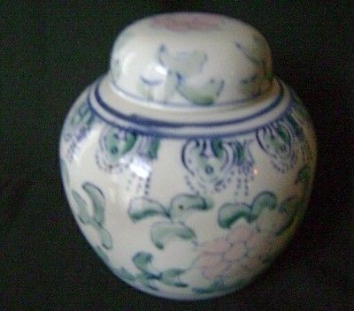 Beautiful Chinese 4 1/4 Tall Covered Ceramic Ginger Jar