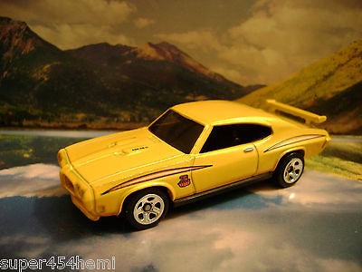 70 PONTIAC GTO 2011 HOT WHEELS NEW MODELS SERIES YELLOW