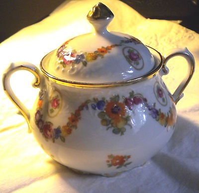 ANTIQUE SCHUMANN/BAVAR​IA SUGAR BOWL C1920, HAND PAINTED GARLAND 