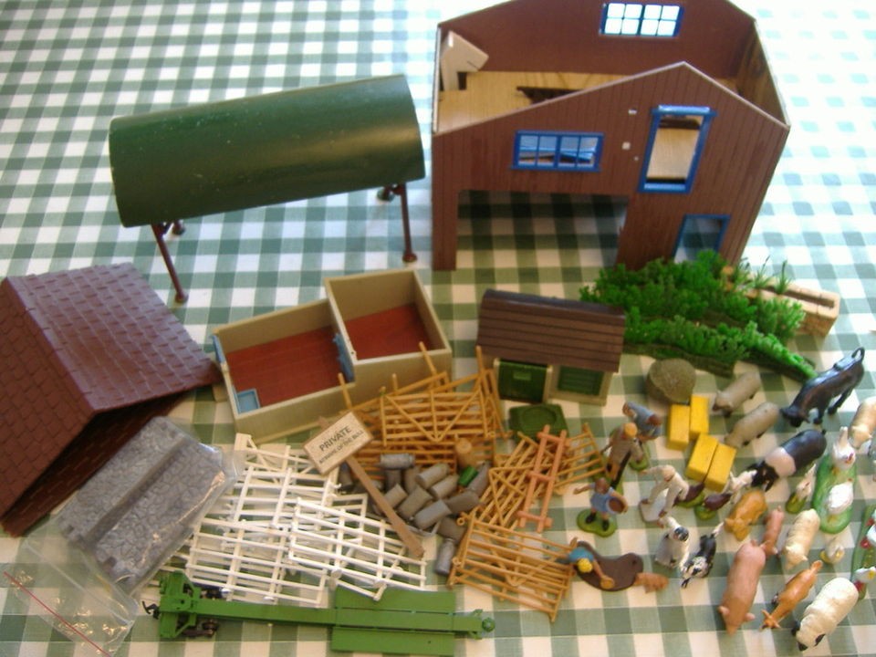VINTAGE LOT OF BRITAINS FARM BUILDINGS AND ANIMALS