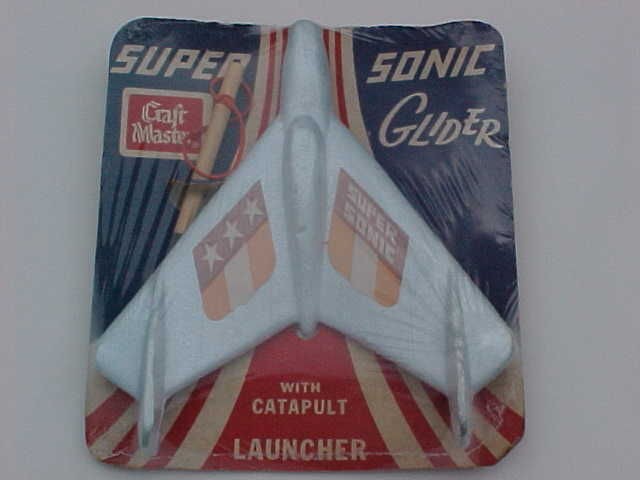 VERY RARE 1950s SUPER SONIC GLIDER WITH CATAPULT LAUNCHER MINT ON 