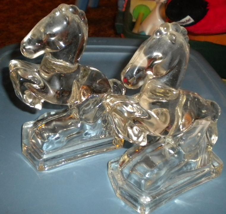 VINTAGE PAIR L E SMITH REARING HORSE GLASS BOOKENDS CIRCA 1940S