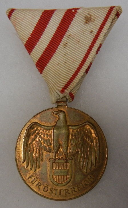 ORIGINAL AUSTRIAN 1914 1918 WW1 WAR SERVICE MEDAL