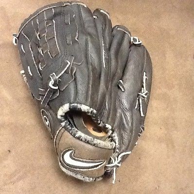 nike baseball glove in Gloves & Mitts