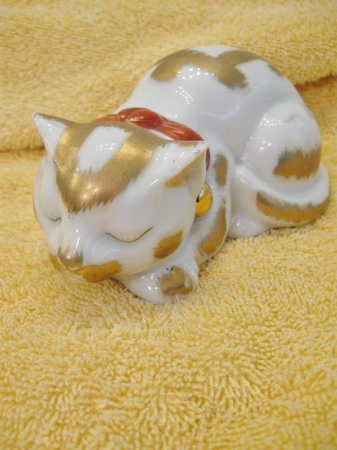   Kitty LJ Japan 5 1/2 White and Gold w/ Christmas Bow No Craze