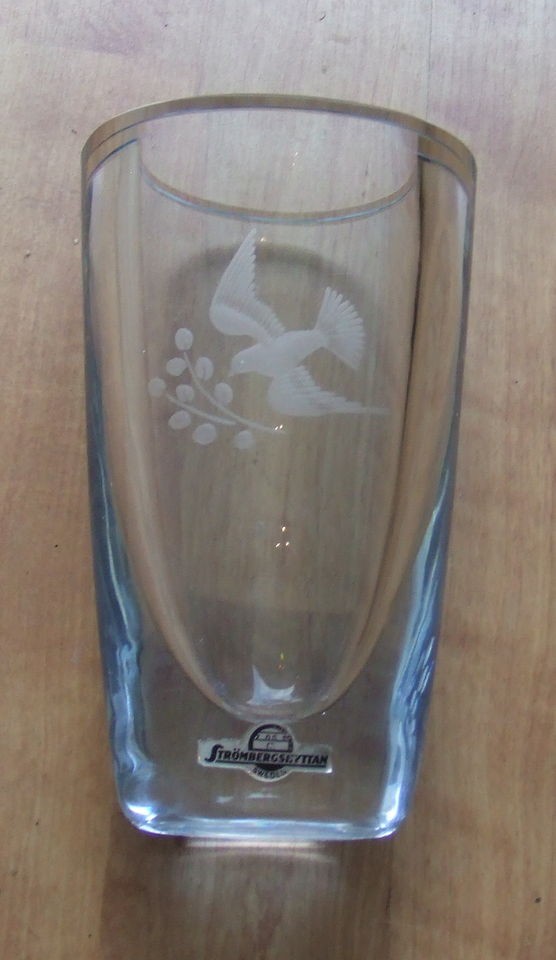   ​an Sweden Vintage Etched Art Glass Bird Vase Swedish Signed Heavy