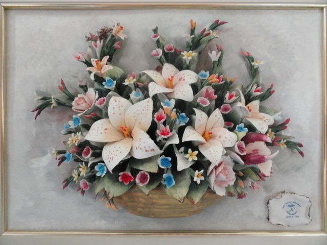 ARTE DELLA CERAMICA CAPODIMONTE FLORAL PLAQUE FRAME