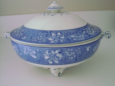 SOHO POTTERY   SOLIAN WARE AZALEA COVERED CASSEROLE