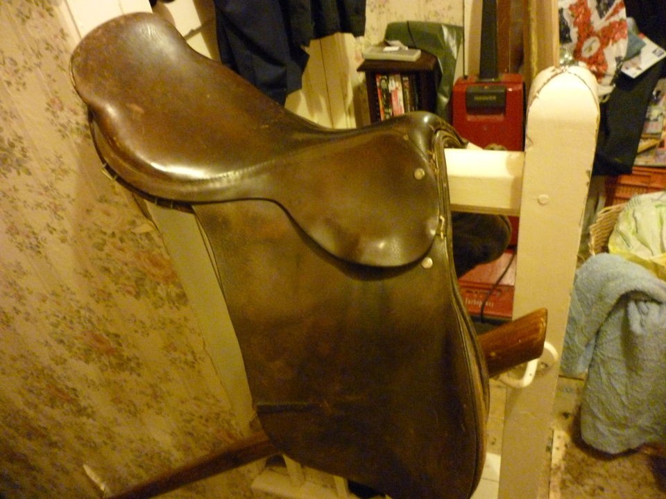 BROWN LEATHER MEDIUM WIDTH SADDLE IDEAL BREAKING/ HACKING/ JUMPING 